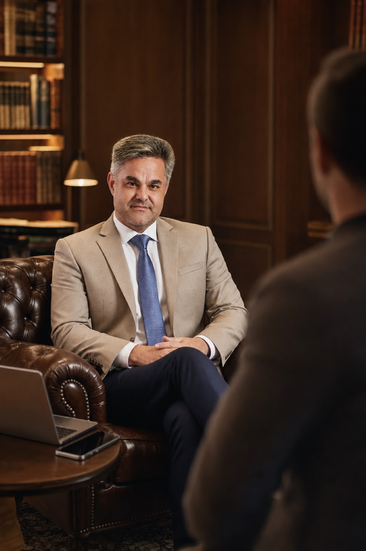 Dr. Mário Vasconcelos durante atendimento